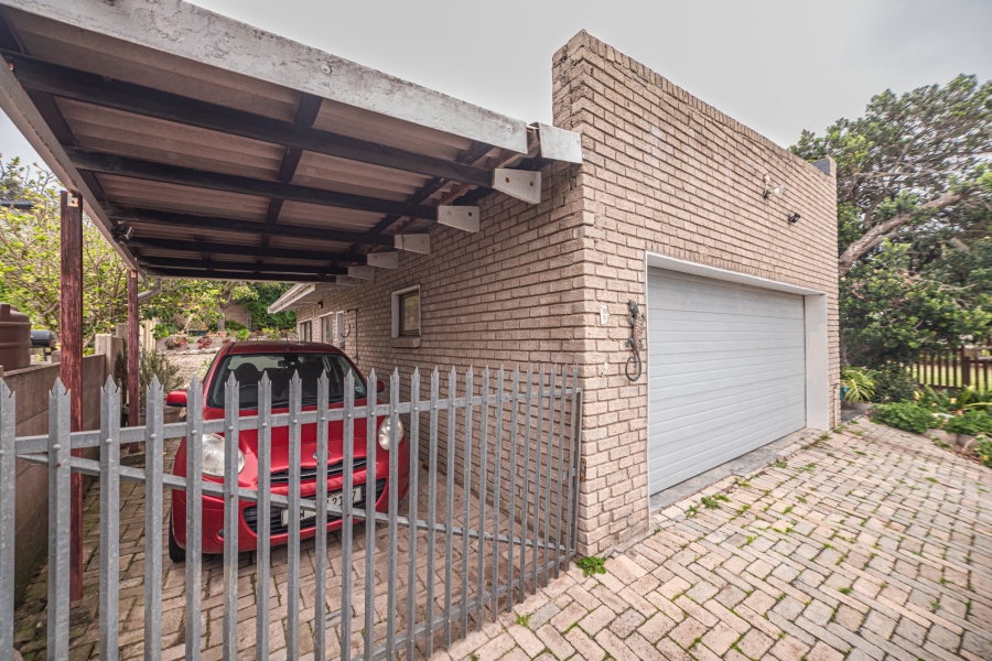 5 Bedroom Property for Sale in Fraaiuitsig Western Cape